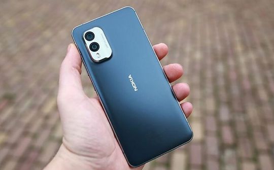 HMD Global công bố điện thoại giá rẻ Nokia C300 và C12 Plus
