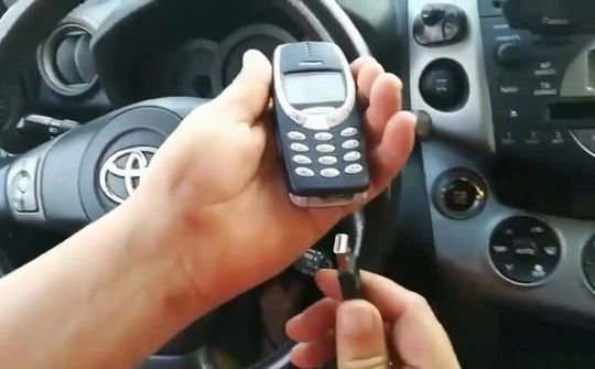 Tin tặc dùng Nokia 3310 khởi động ô tô Toyota