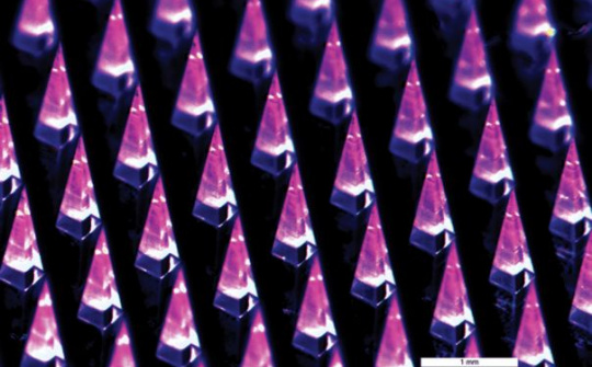 Máy in 3D có thể tạo ra các miếng dán vaccine ngừa COVID-19