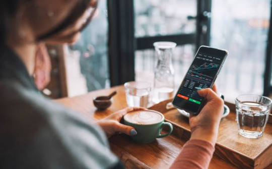 Phụ nữ Singapore đầu tư tiền số nhiều hơn phái nam