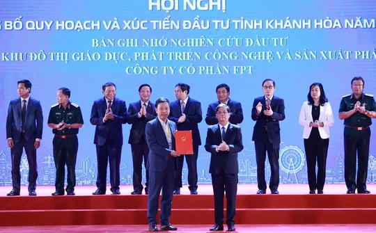 FPT đồng hành cùng Khánh Hòa chuyển đổi số và phát triển xanh