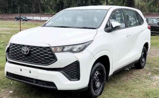 Lộ diện biến thể 'taxi' của Toyota Innova 2023