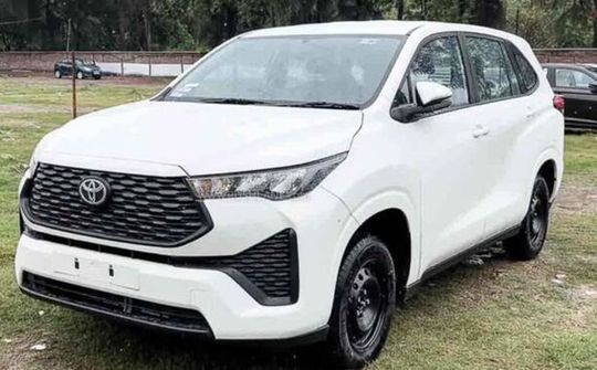 Lộ diện biến thể 'taxi' của Toyota Innova 2023