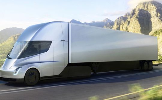 Tesla triệu hồi xe tải điện Semi vì lỗi phanh khẩn cấp