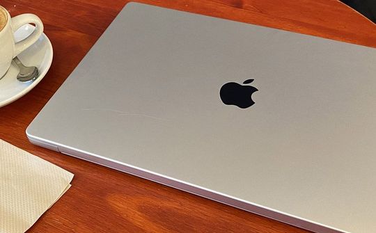 Doanh số MacBook giảm gây khó cho Samsung và LG