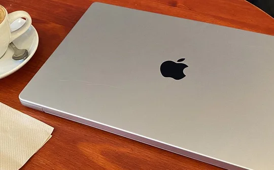 Doanh số MacBook giảm gây khó cho Samsung và LG