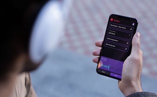 Spotify xóa hàng chục nghìn bài hát do AI tạo ra