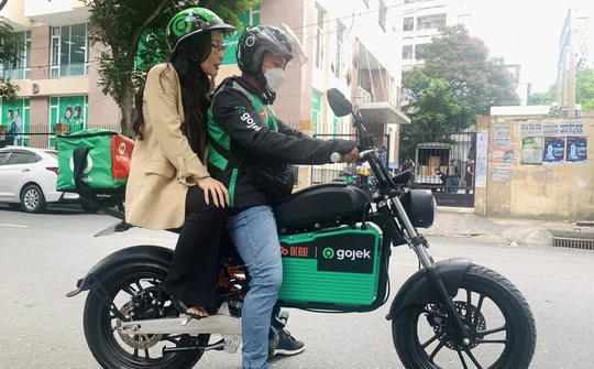 Xe máy điện Dat Bike được thí điểm vận chuyển khách hàng của Gojek Việt Nam