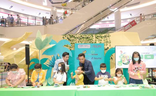 Thu gom và tái chế vỏ hộp giấy đựng đồ uống tại AEON MALL Hà Nội