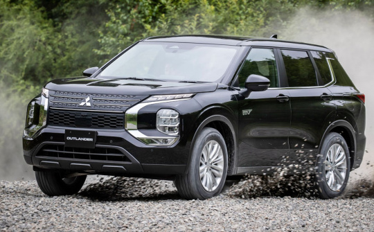 Mitsubishi Outlander thế hệ mới xuất hiện tại Việt Nam