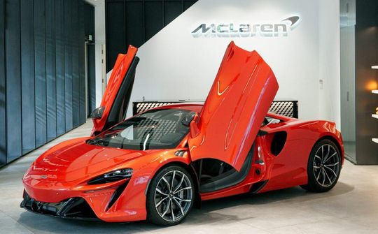 Chiêm ngưỡng McLaren Artura giá từ 14,7 tỷ đồng tại Việt Nam