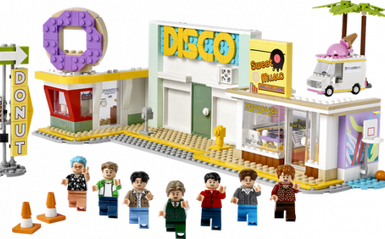 Nhóm nhạc BTS bước vào thế giới game LEGO