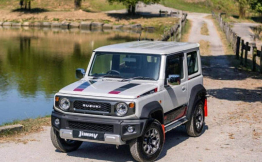 Suzuki Jimny ra mắt bản đặc biệt, giá khoảng 887 triệu đồng