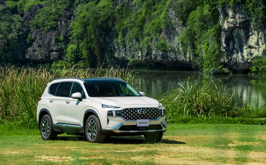 Hyundai Santa Fe Hybrid chính thức bán ở Việt Nam, giá 1,45 tỷ đồng