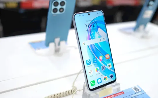 FPT Shop mở bán độc quyền smartphone HONOR X8a