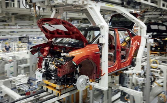 "Cơn bão Trung Quốc" khiến thị trường xe điện châu Âu lo ngại