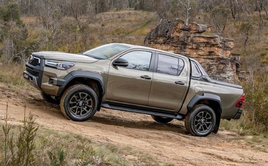 Toyota Hilux 2024 thêm biến thể hoàn toàn mới