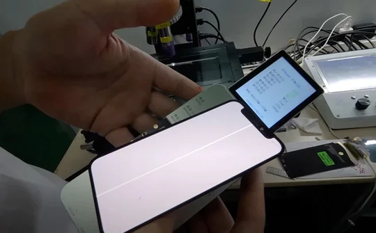 Công nghệ laser giúp sửa màn hình iPhone nhanh và rẻ hơn