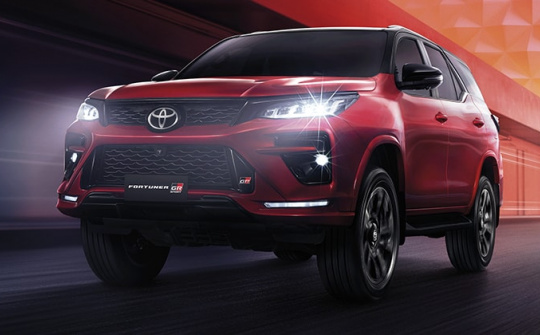 Toyota Fortuner 2023 tiếp tục rò rỉ thông tin trước khi trình làng