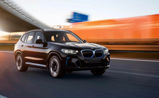 Xe điện BMW iX3 có giá bán 3,499 tỷ đồng tại thị trường Việt Nam
