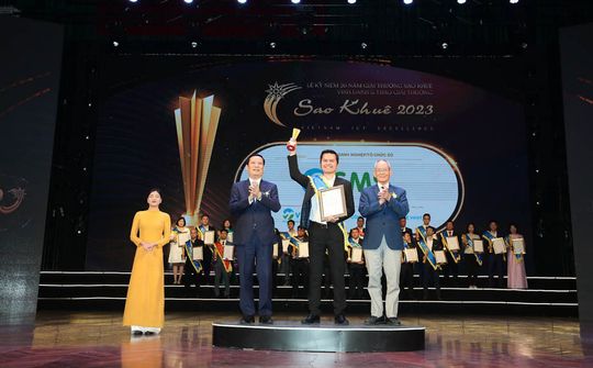 eSMS.vn - Giải pháp quảng cáo và chăm sóc khách hàng đa kênh nhận giải thưởng Sao Khuê 2023