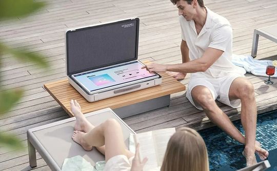LG giới thiệu mẫu Smart TV di động StanbyME Go