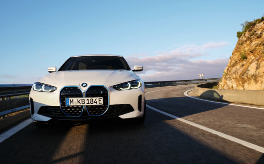 Bộ đôi xe điện BMW i3 và i4 ra mắt thị trường Việt Nam, giá từ 3,5 tỷ đồng