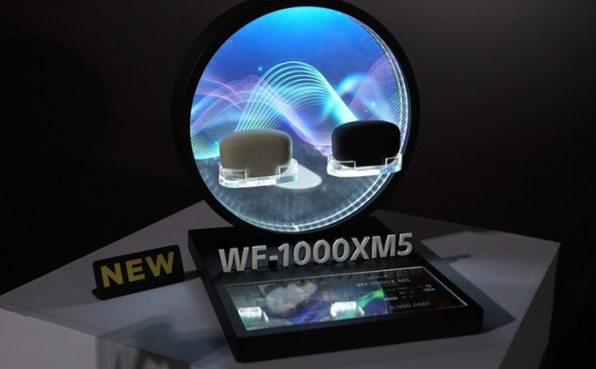 Tai nghe Sony WF-1000XM5 được bán với giá 6,99 triệu đồng