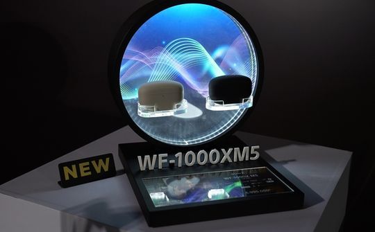 Tai nghe Sony WF-1000XM5 được bán với giá 6,99 triệu đồng
