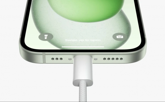 iPhone 15 có thể sạc ngược cho Apple Watch, AirPods