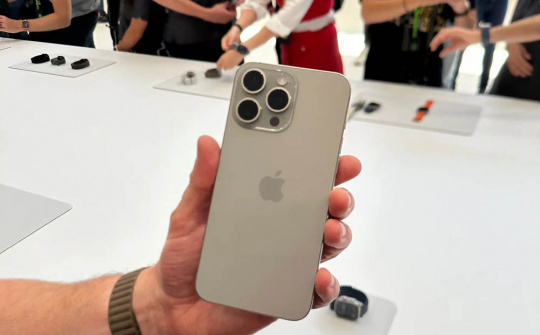 iPhone 15 Pro Max đứng đầu doanh số trong đầu năm 2024