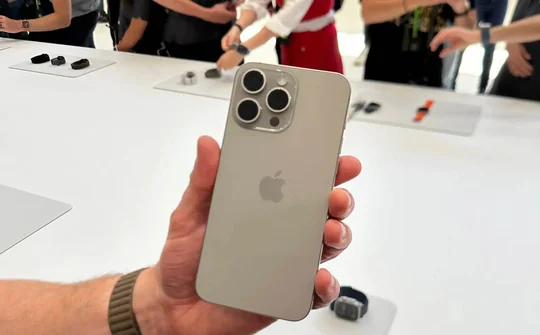 iPhone 15 Pro Max đứng đầu doanh số trong đầu năm 2024