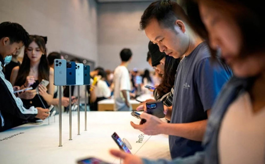 Samsung lần đầu tiên mất vị trí ông vua doanh số smartphone sau 13 năm