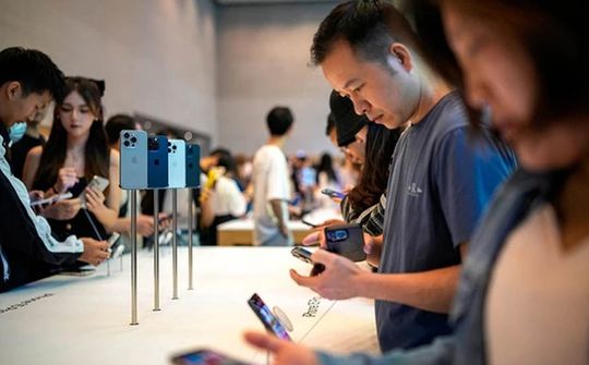 Samsung lần đầu tiên mất vị trí ông vua doanh số smartphone sau 13 năm