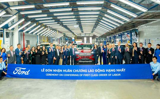 Ford Việt Nam đón nhận Huân chương Lao động hạng Nhất