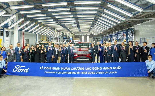 Ford Việt Nam đón nhận Huân chương Lao động hạng Nhất