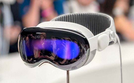 Apple bắt đầu nhận đặt trước kính Vision Pro với giá 3.499 USD