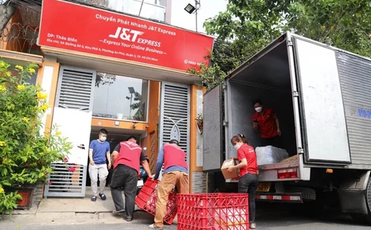 J&T Express tăng cường lực lượng giao hàng dịp tết