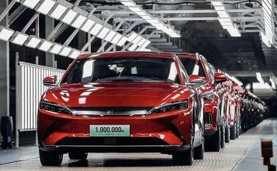 Doanh số bán hàng của BYD lần đầu tiên vượt Tesla