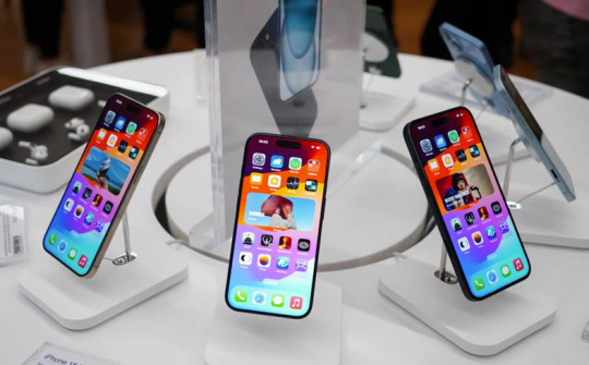 Apple chiếm lĩnh thị phần smartphone cao cấp năm 2023