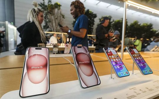 Apple tiếp tục dẫn đầu thị trường smartphone cao cấp trong năm 2023