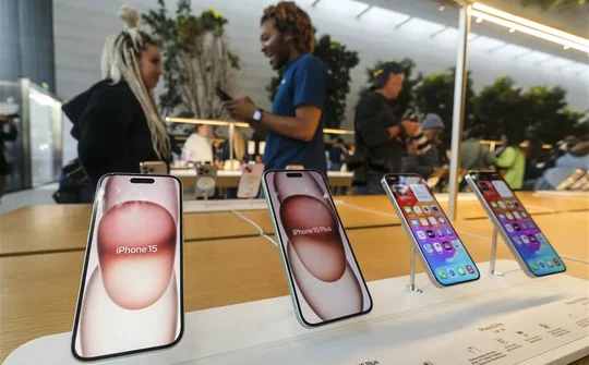 Apple tiếp tục dẫn đầu thị trường smartphone cao cấp trong năm 2023