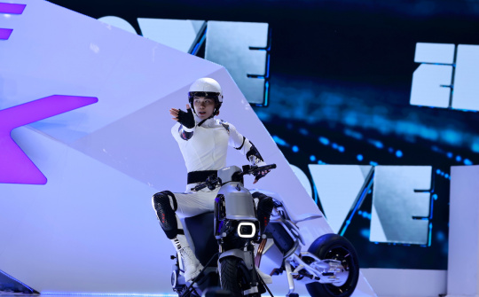 Độc đáo concept xe máy điện Yamaha Elove và Motoroid 2 có thể nhận diện, tương tác với chủ nhân