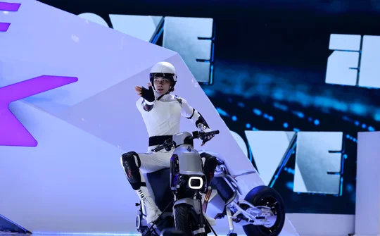 Độc đáo concept xe máy điện Yamaha Elove và Motoroid 2 có thể nhận diện, tương tác với chủ nhân