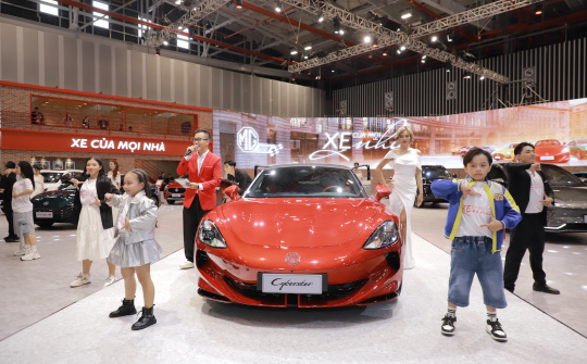 Cận cảnh xe điện MG Cyberster: Giá 3,2 tỷ đồng, giới hạn chỉ 100 chiếc tại Việt Nam