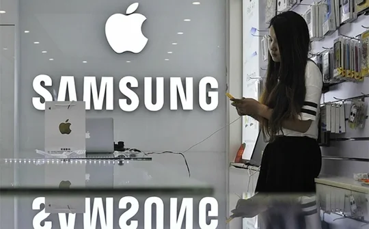 Cổ phiếu Samsung giảm xuống mức thấp nhất trong 4 năm