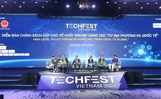 CMC gây ấn tượng tại Techfest Vietnam 2024 với Hệ sinh thái AI mở