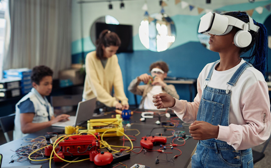 AWS cam kết đầu tư 100 triệu USD giúp sinh viên phát triển kỹ năng AI