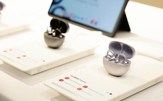 Tai nghe không dây Huawei FreeClip lên kệ tại Việt Nam