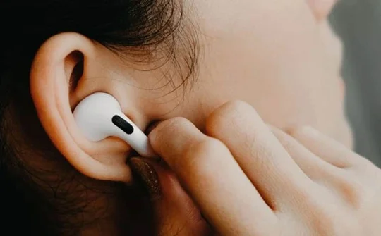 AirPods Pro sẽ có chế độ trợ thính mới trên iOS 18
